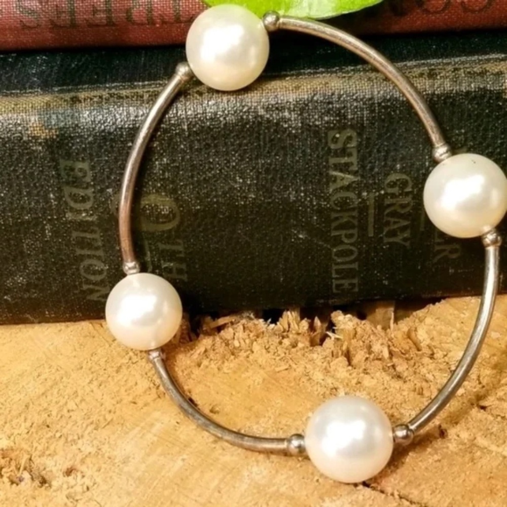 { ❤️ $5} Faux Pearl Stretchy Bracelet
